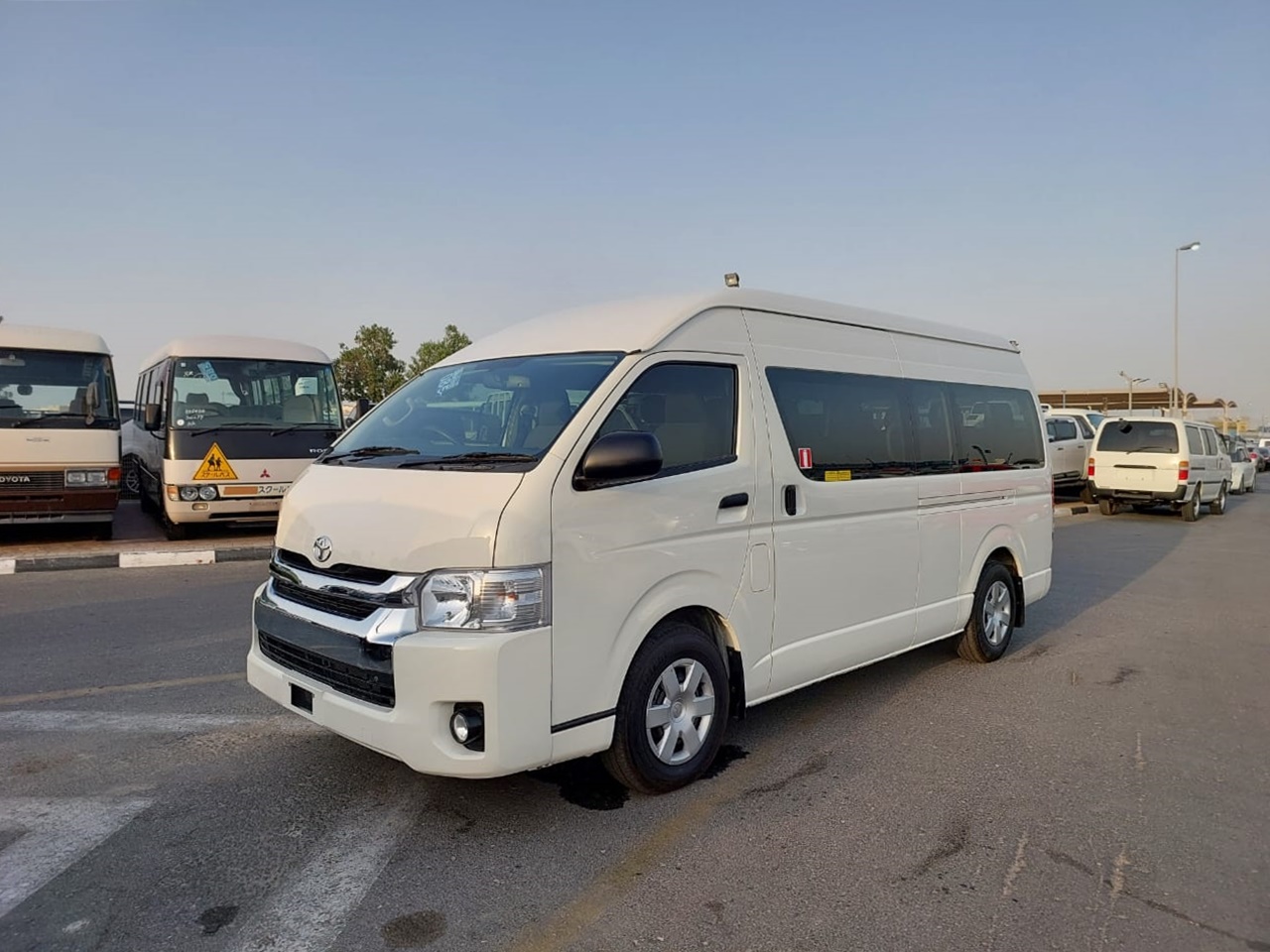 TOYOTA Hiace Commuter