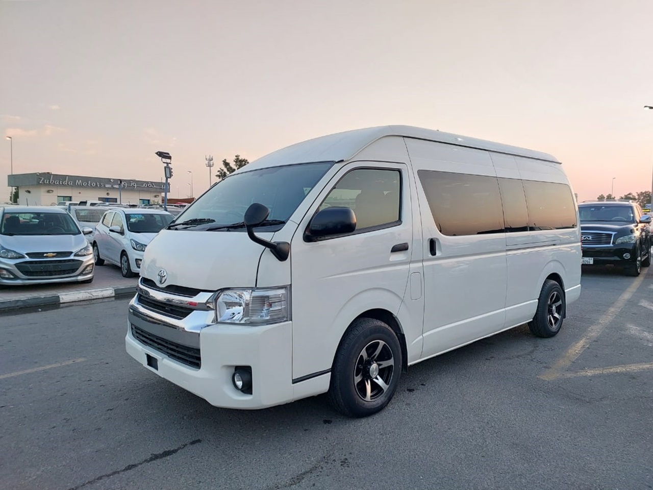 TOYOTA Hiace Commuter