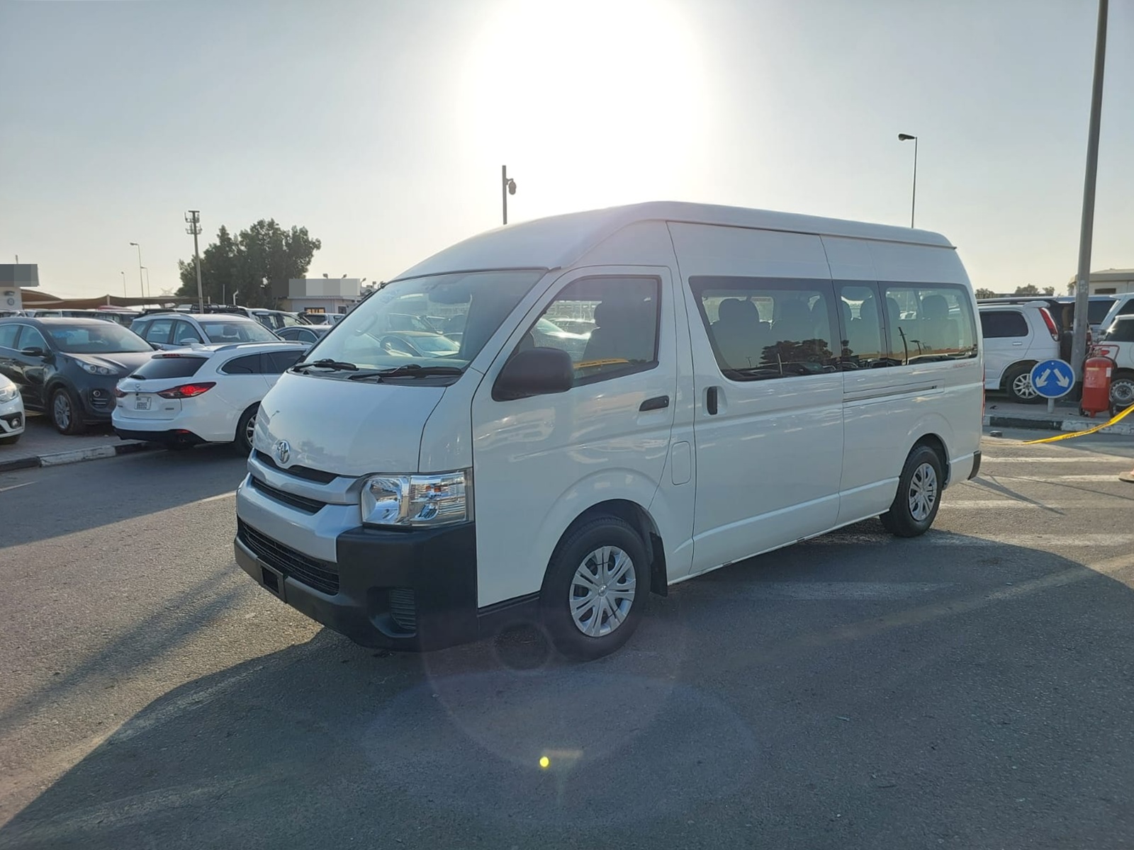 TOYOTA Hiace Commuter