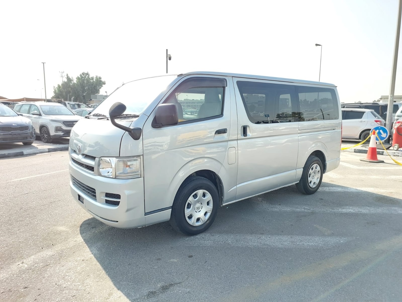 TOYOTA HIACE