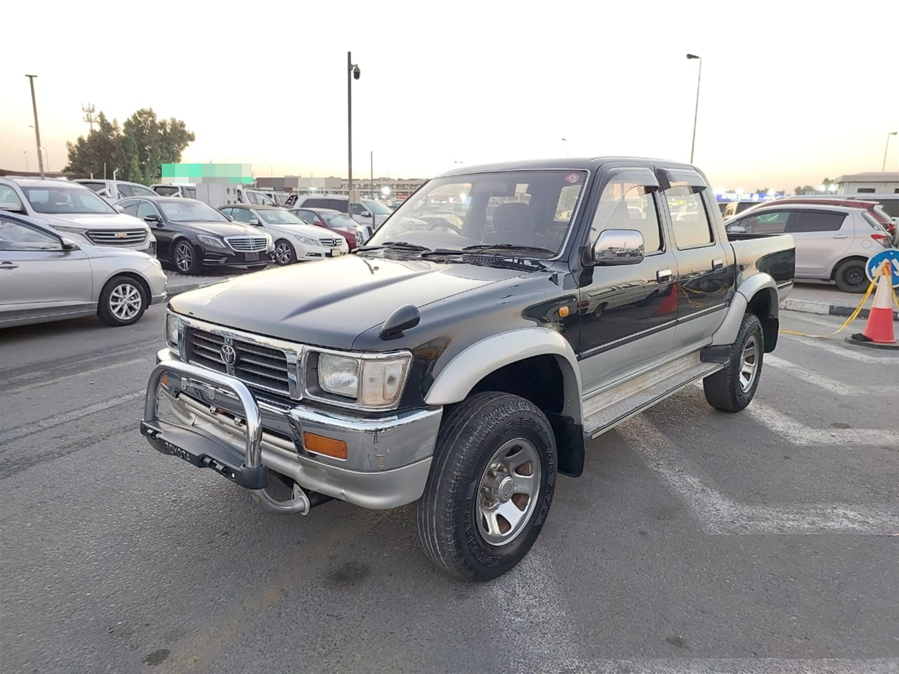 TOYOTA Hilux