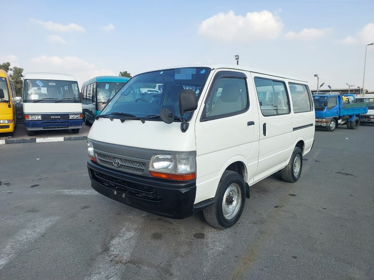 TOYOTA HIACE