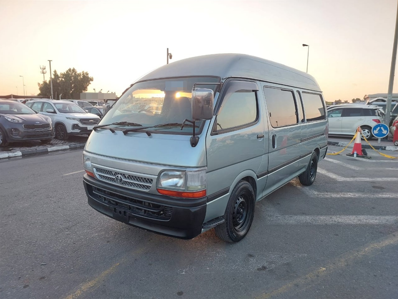 TOYOTA HIACE