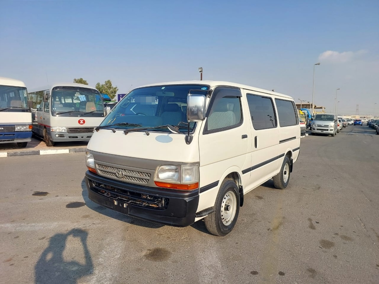 TOYOTA HIACE