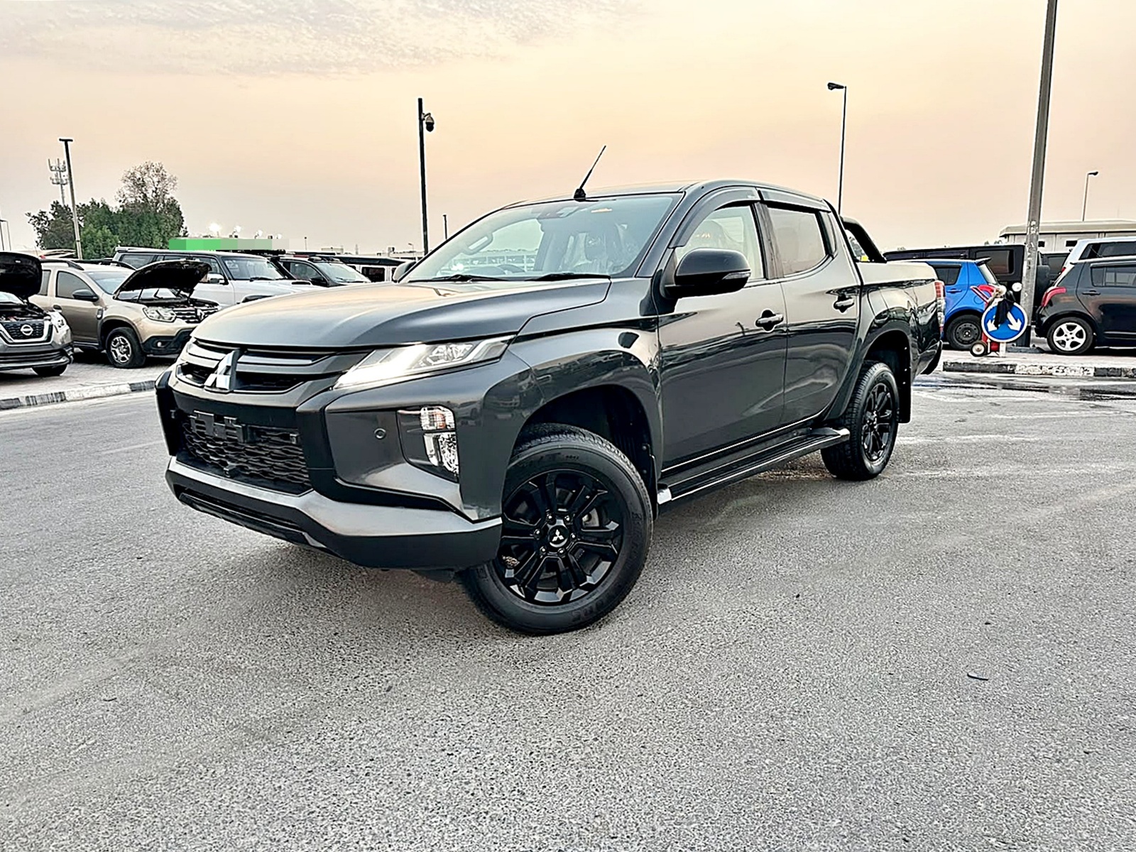 MITSUBISHI Triton