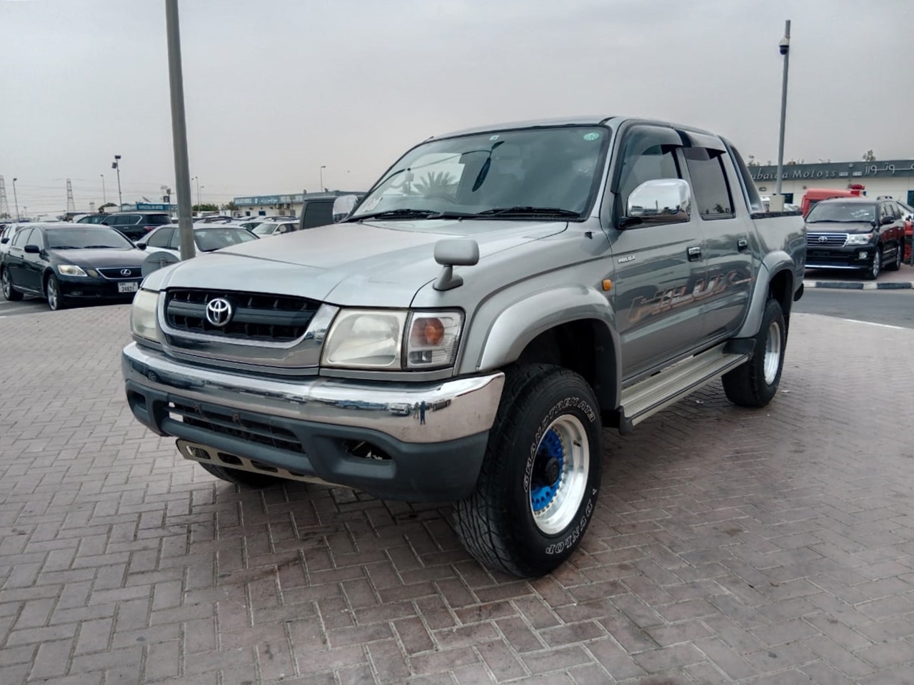 TOYOTA Hilux