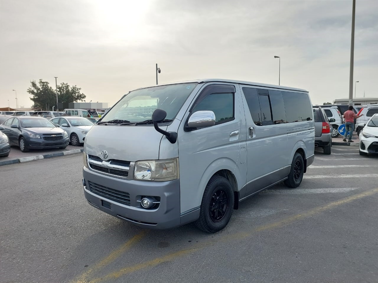 TOYOTA HIACE