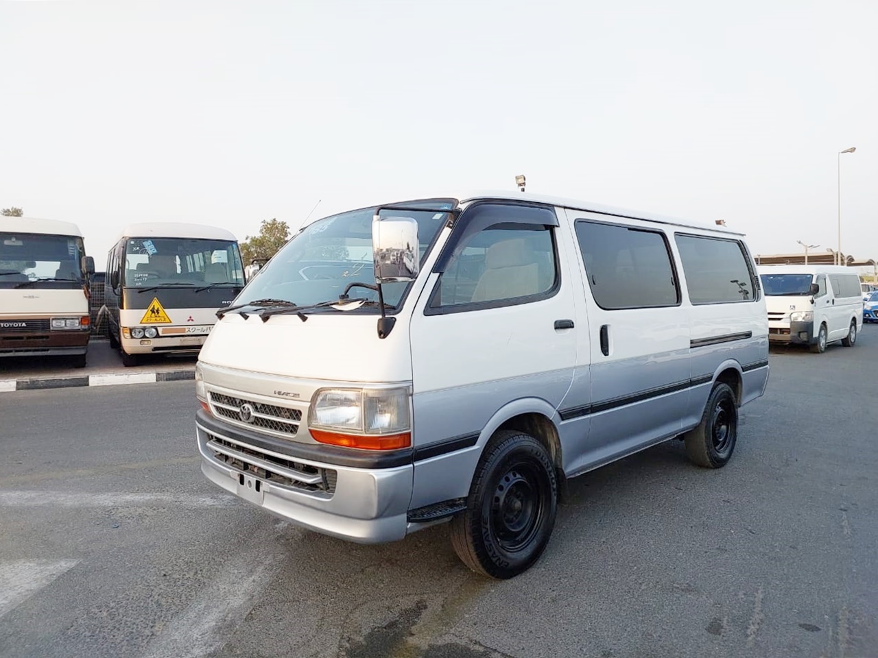 TOYOTA HIACE