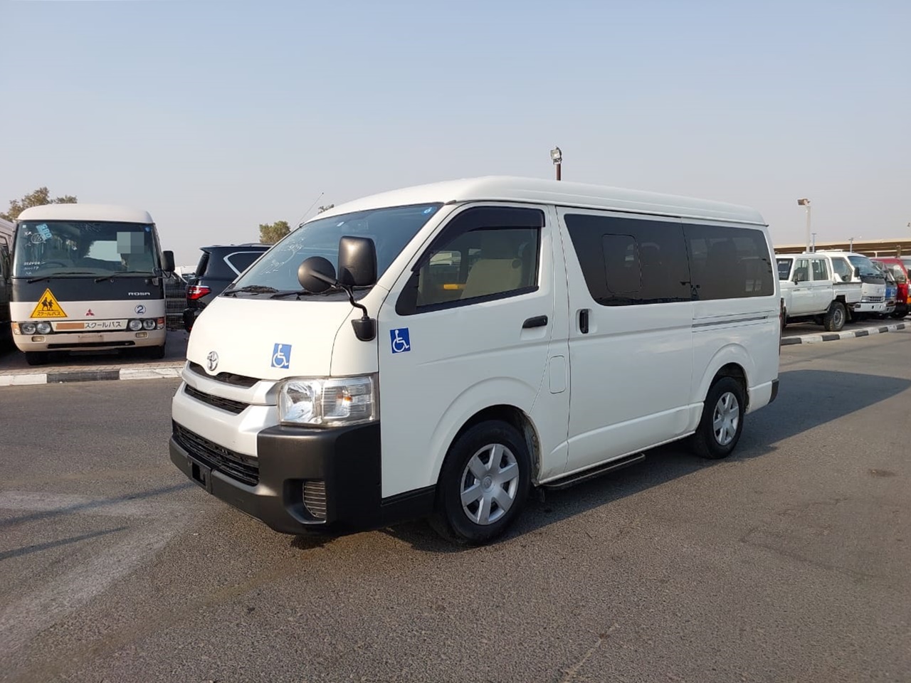 TOYOTA Hiace Commuter