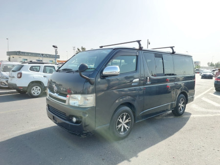 TOYOTA HIACE