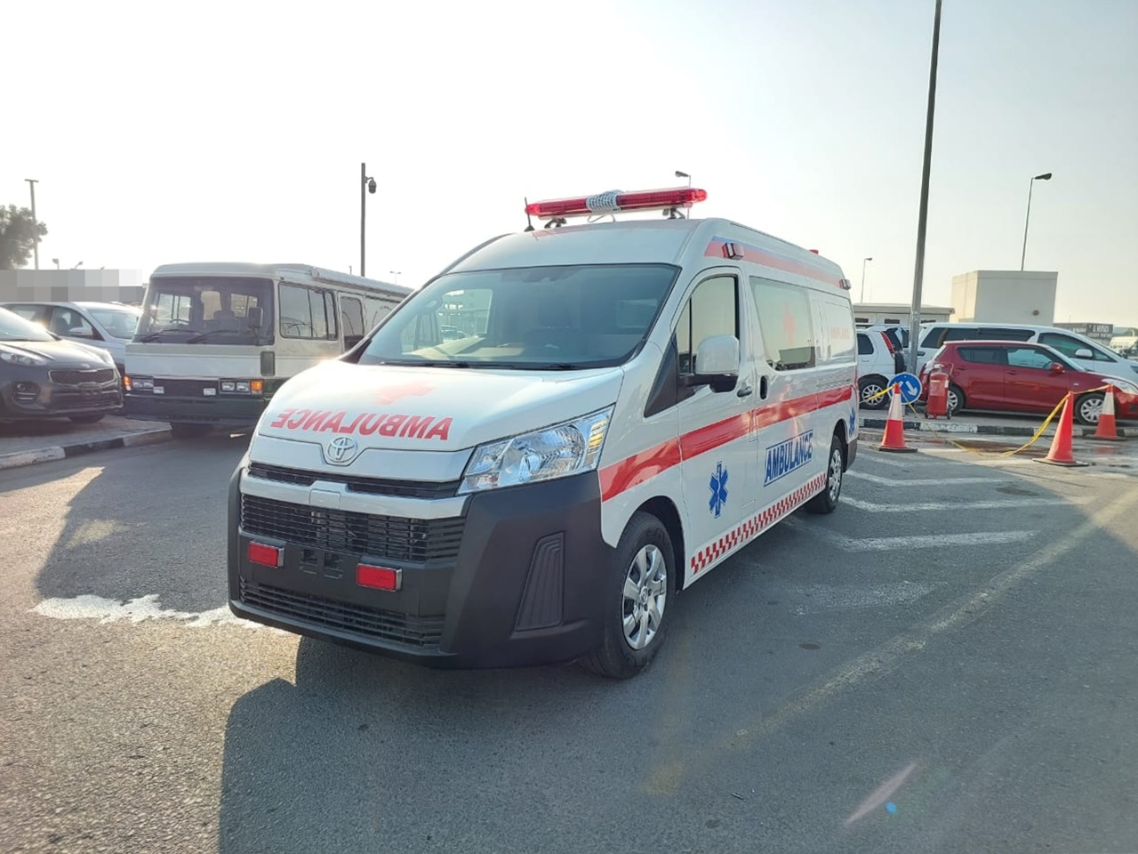 TOYOTA HIACE AMBULANCE