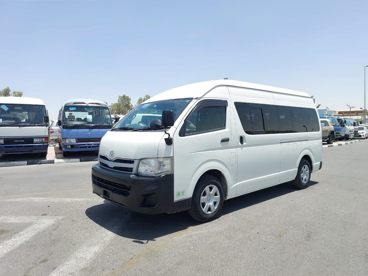 TOYOTA Hiace Commuter