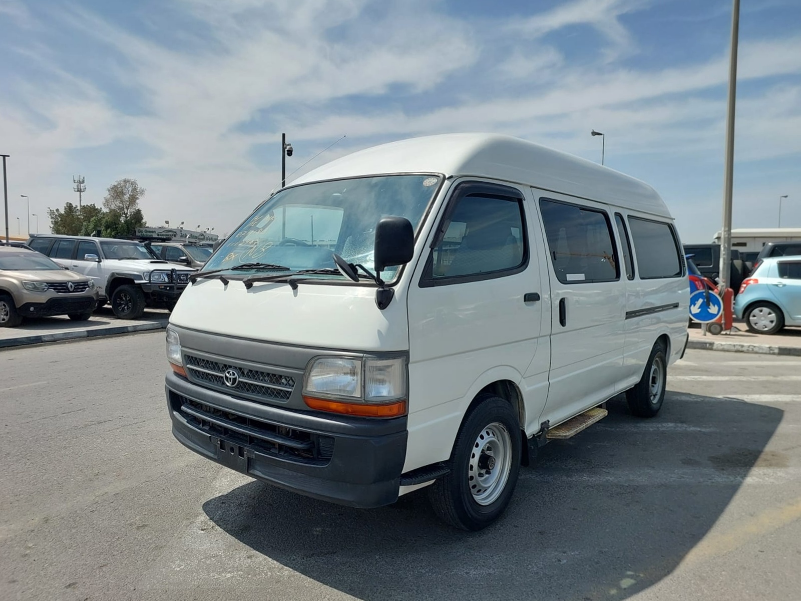 TOYOTA HIACE