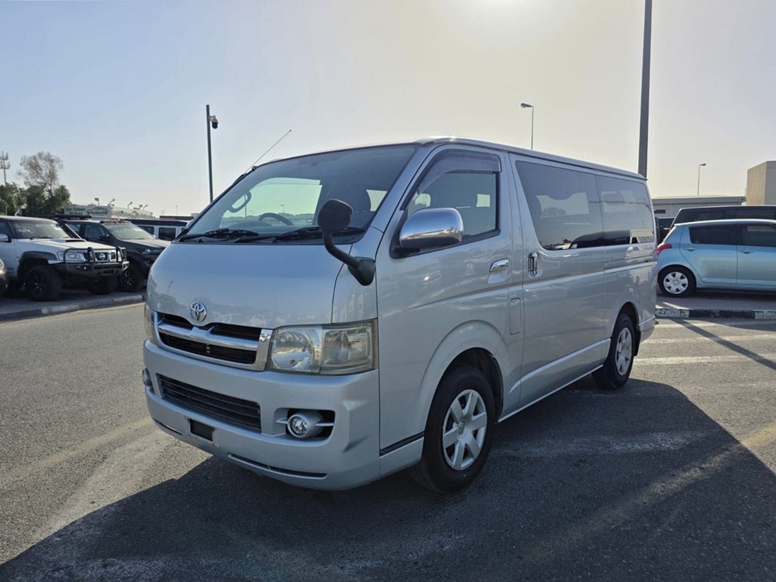 TOYOTA HIACE