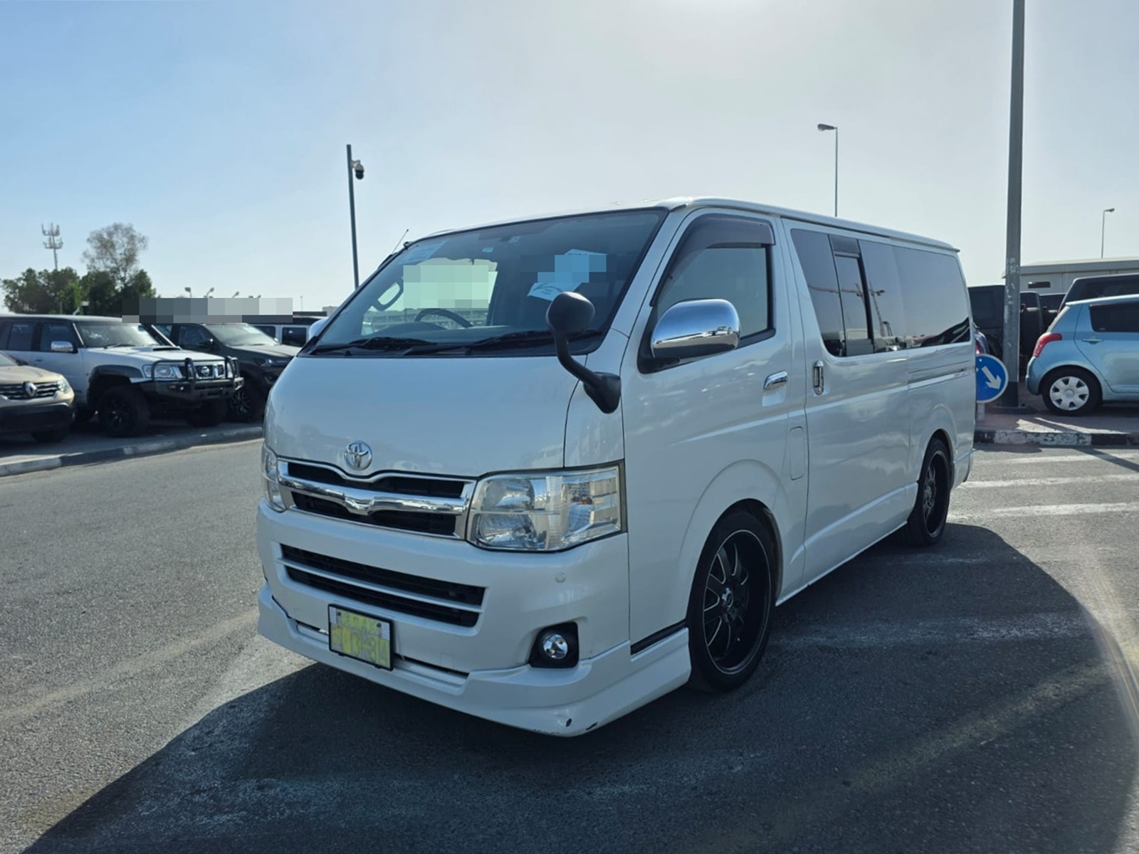 TOYOTA HIACE