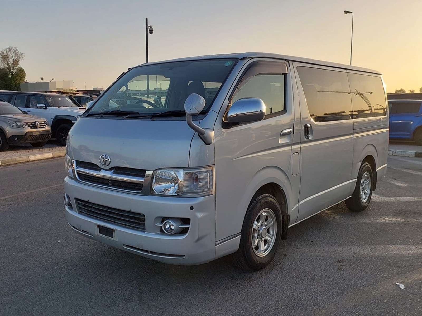 TOYOTA HIACE