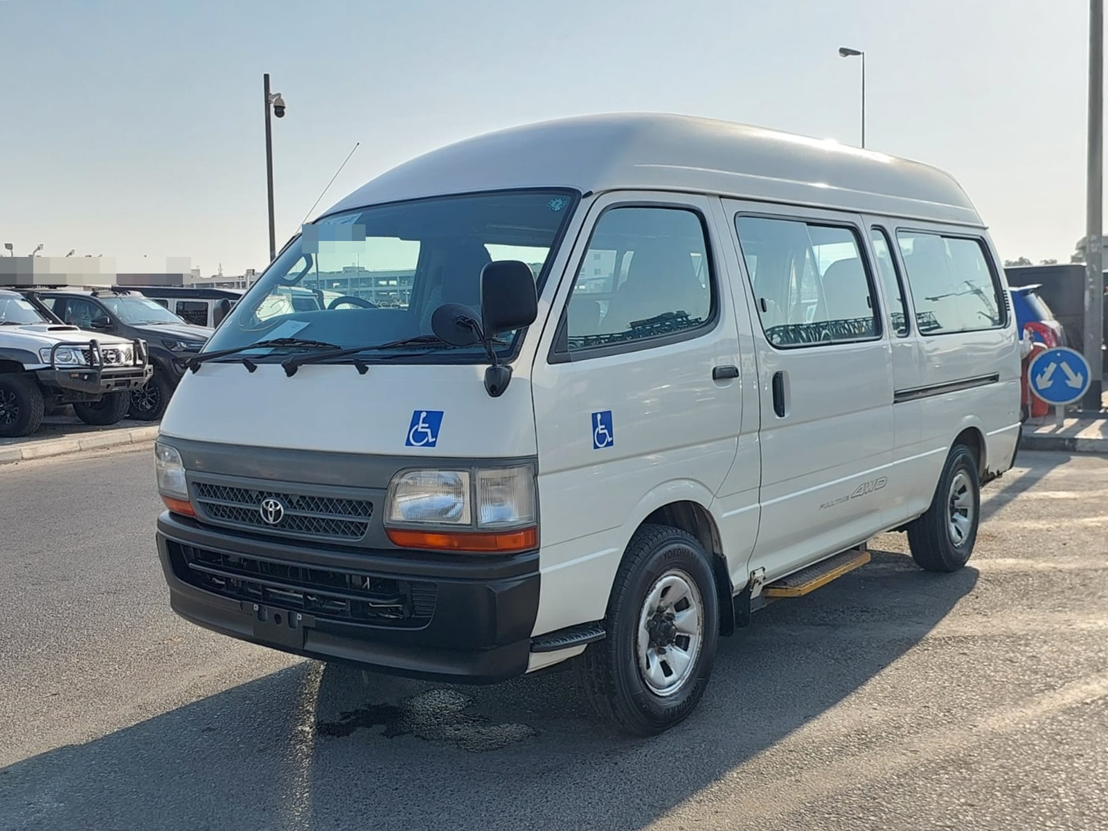 TOYOTA HIACE