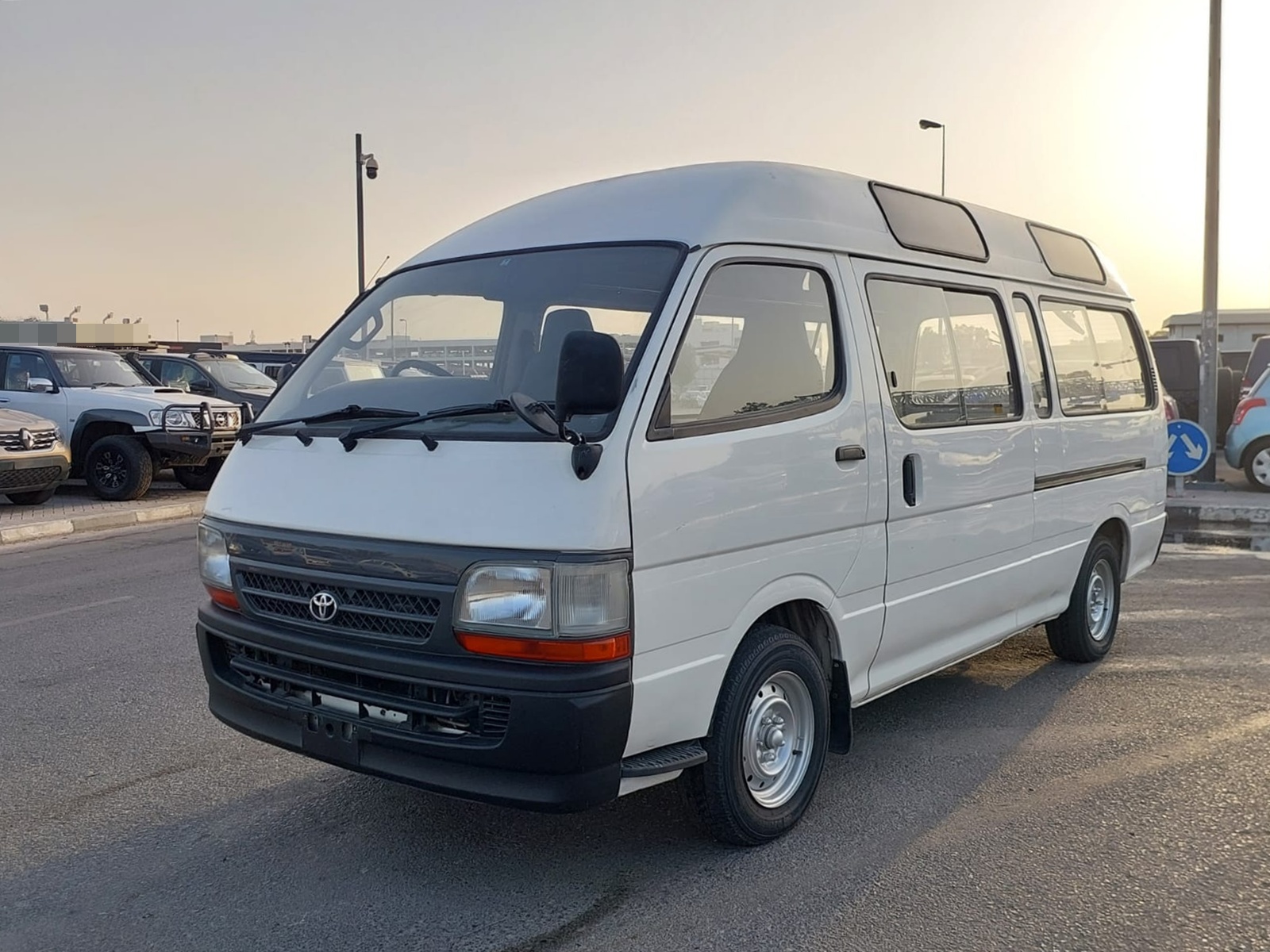 TOYOTA HIACE
