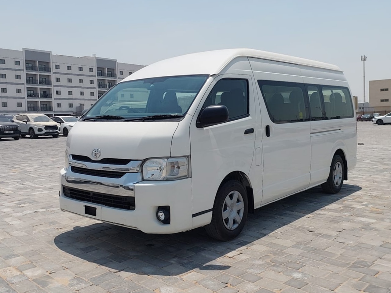 TOYOTA Hiace Commuter