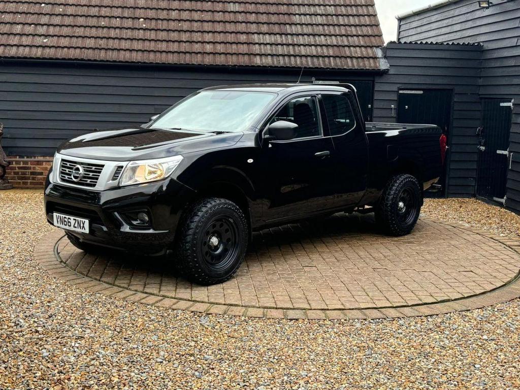 NISSAN Navara