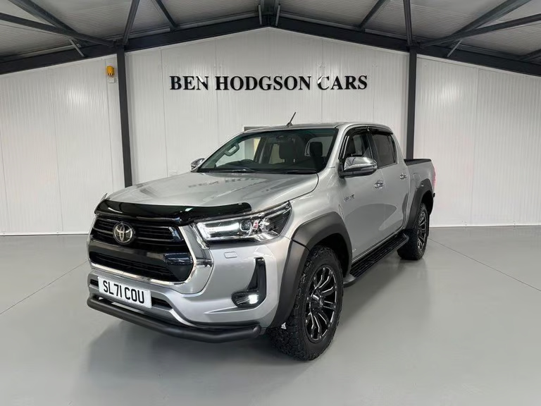 TOYOTA Hilux