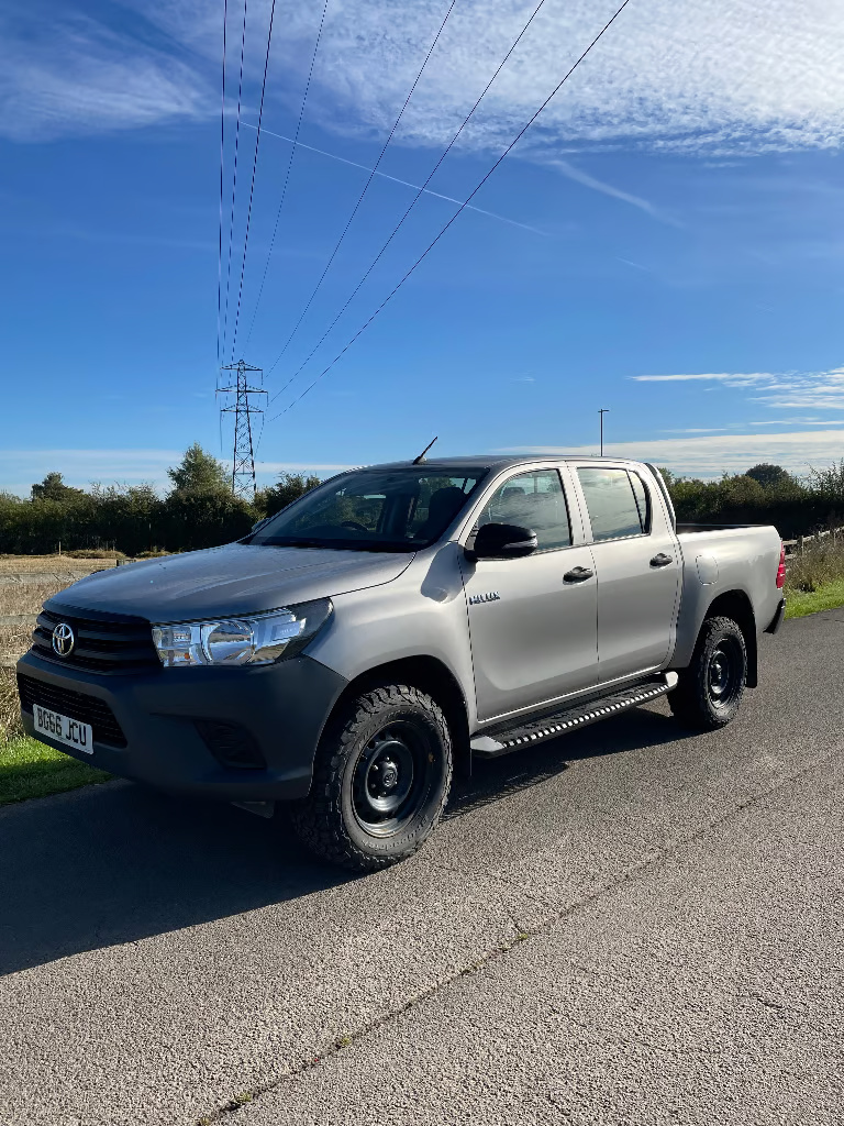 TOYOTA Hilux