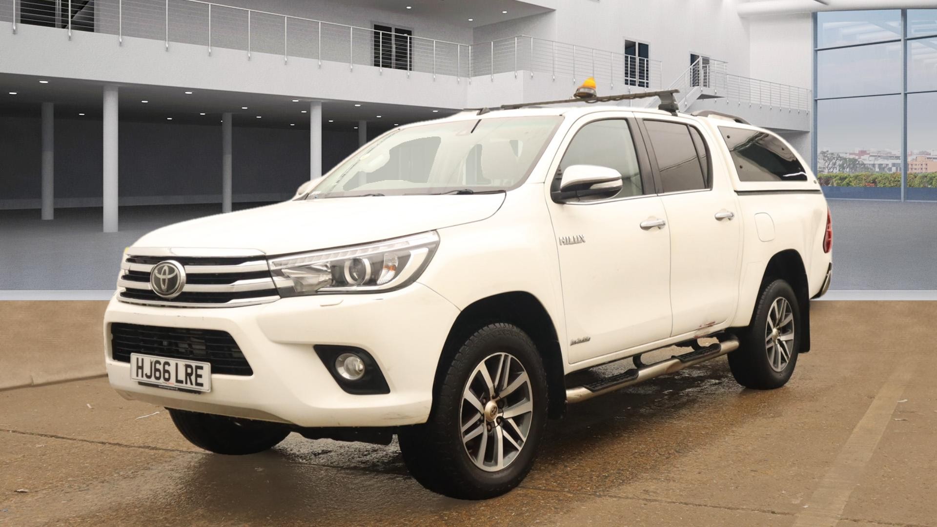 TOYOTA Hilux