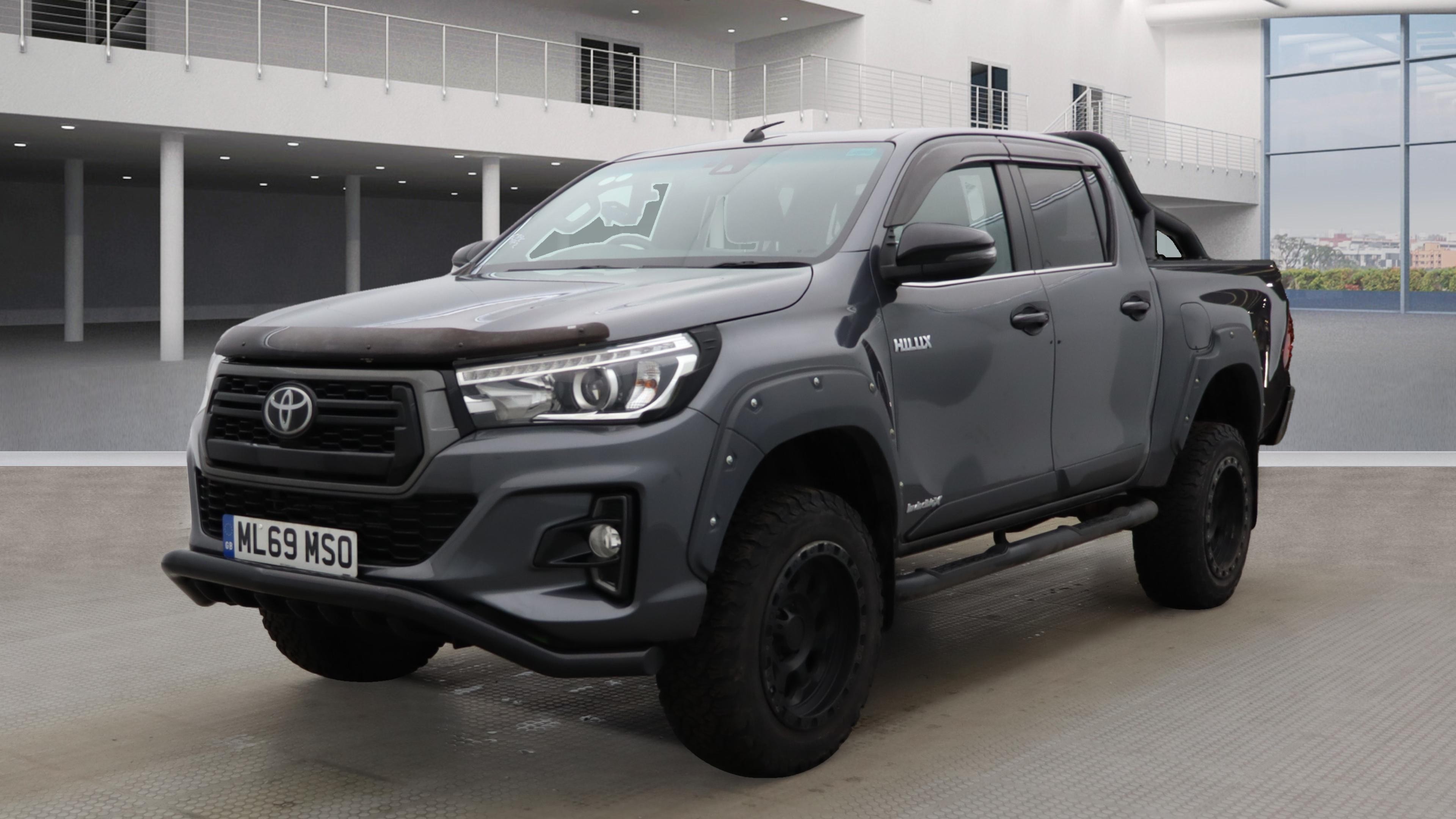 TOYOTA Hilux