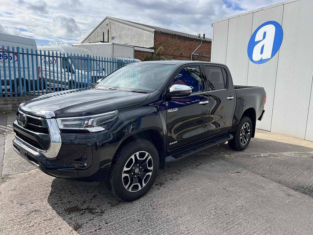 TOYOTA Hilux