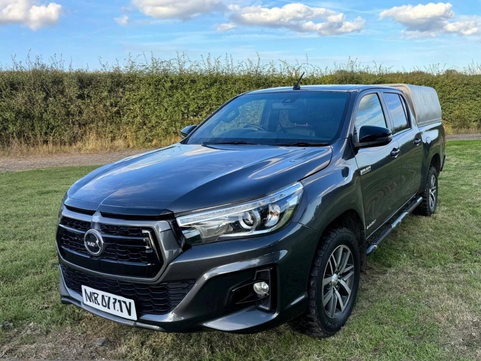 TOYOTA Hilux