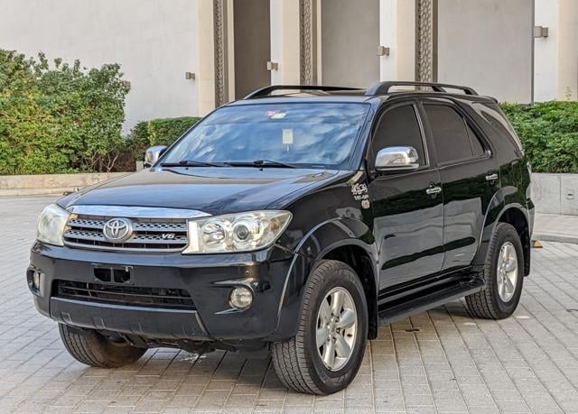 TOYOTA Fortuner