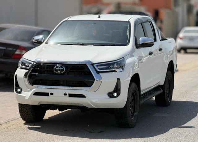 TOYOTA Hilux