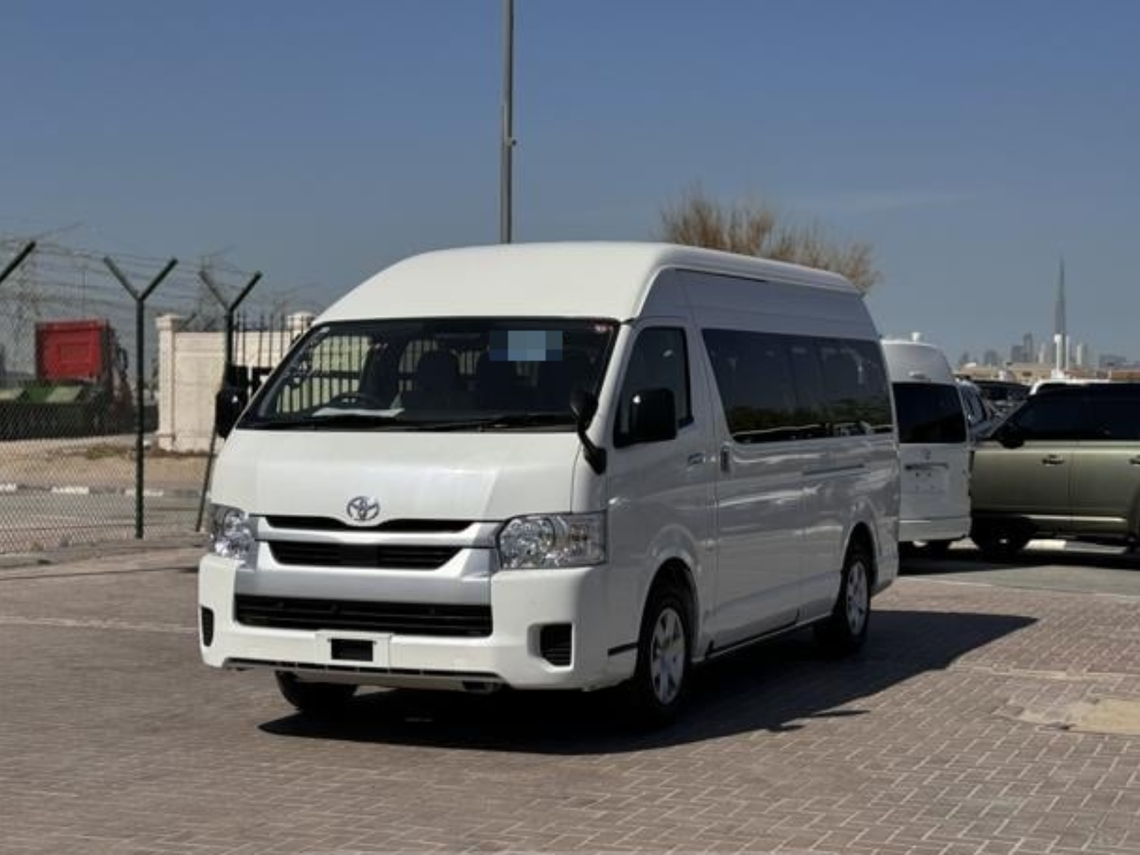 TOYOTA Hiace Commuter