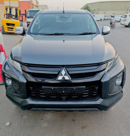 MITSUBISHI Triton