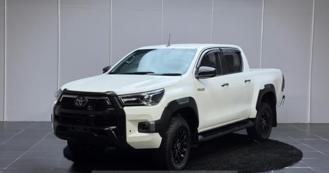 TOYOTA Hilux SR5