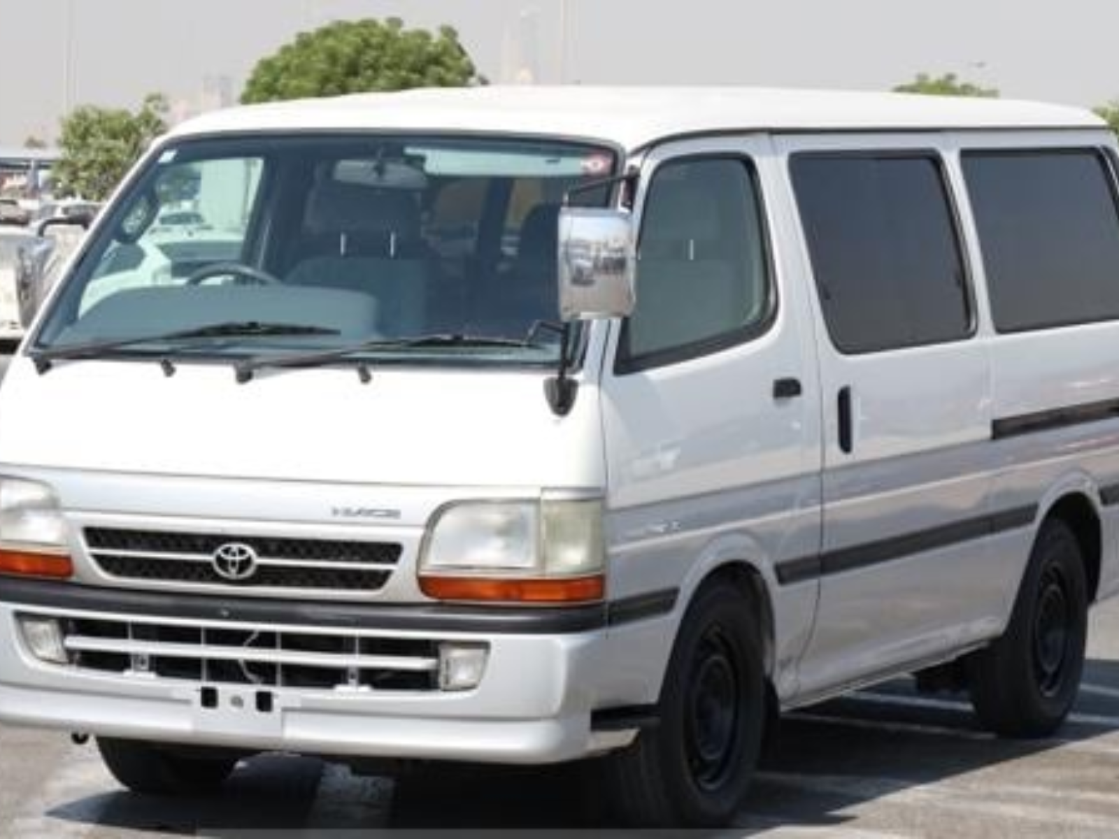 TOYOTA HIACE