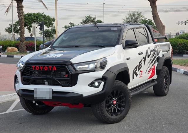 TOYOTA Hilux
