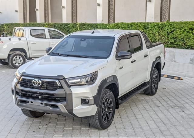 TOYOTA Hilux