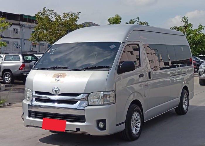 TOYOTA COMMUTER