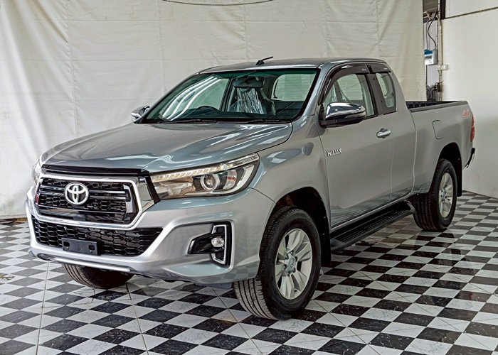 TOYOTA Hilux