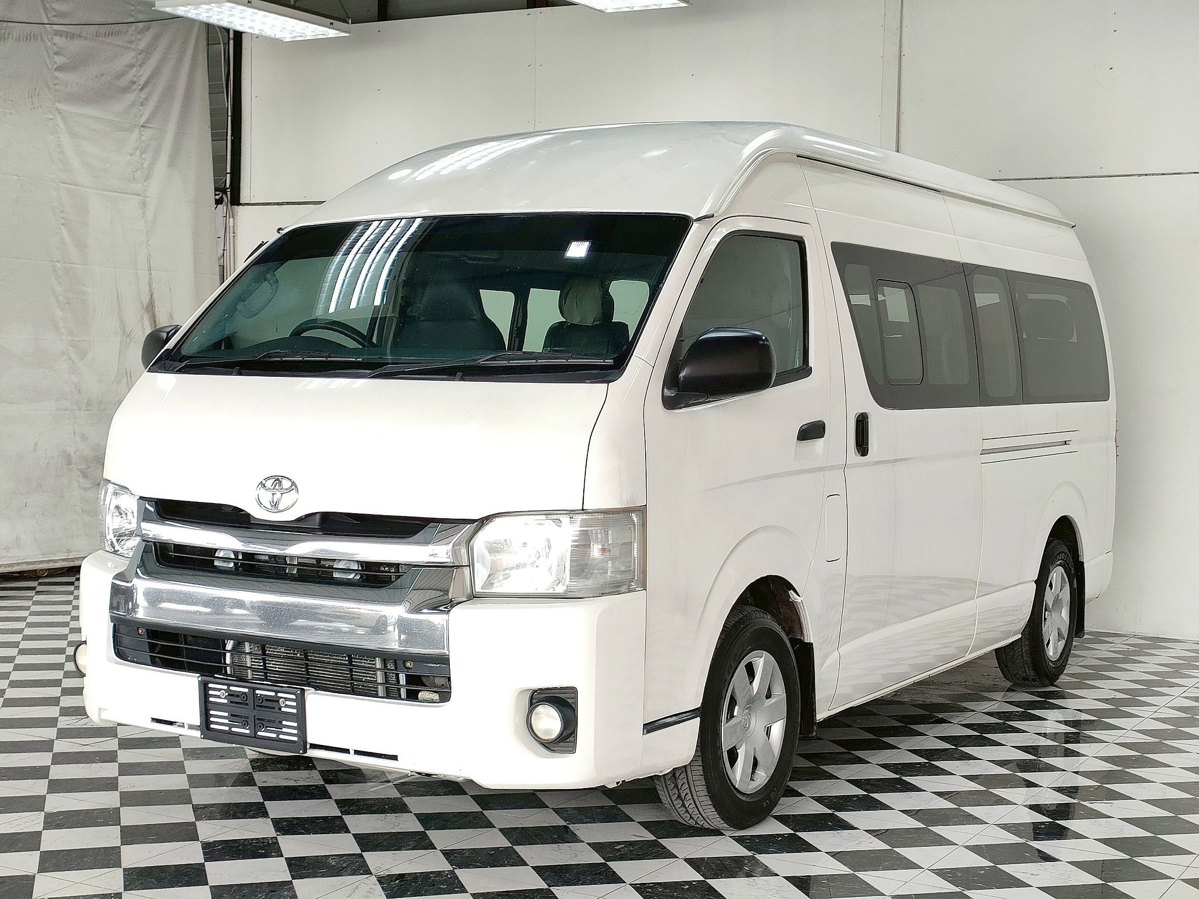 TOYOTA COMMUTER