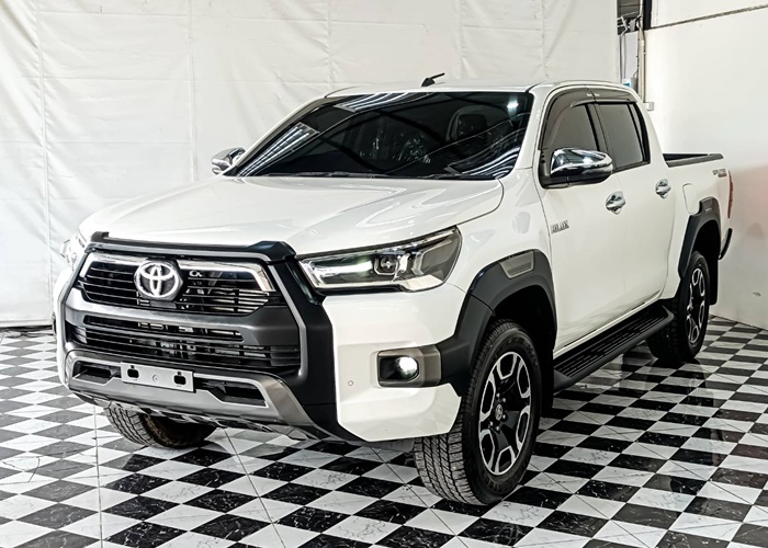 TOYOTA Hilux