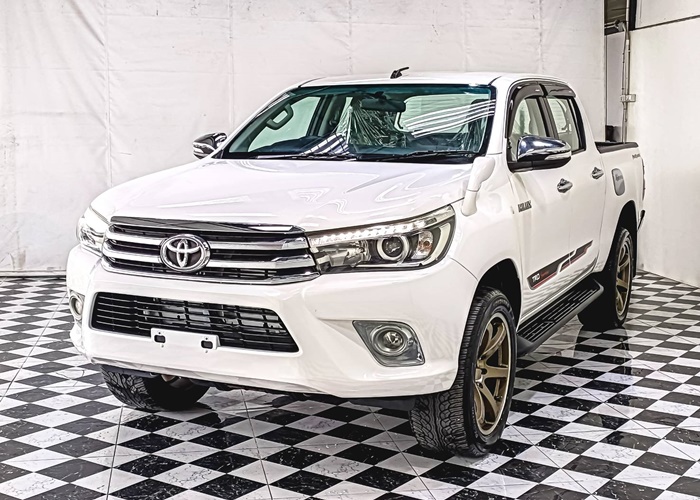 TOYOTA Hilux