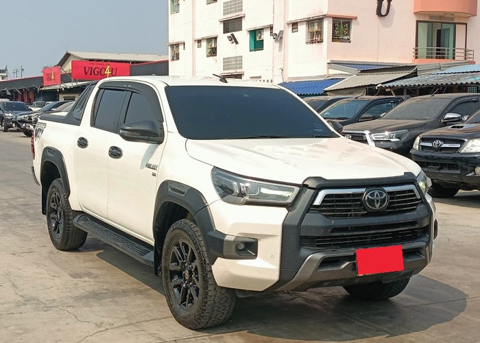 TOYOTA Hilux