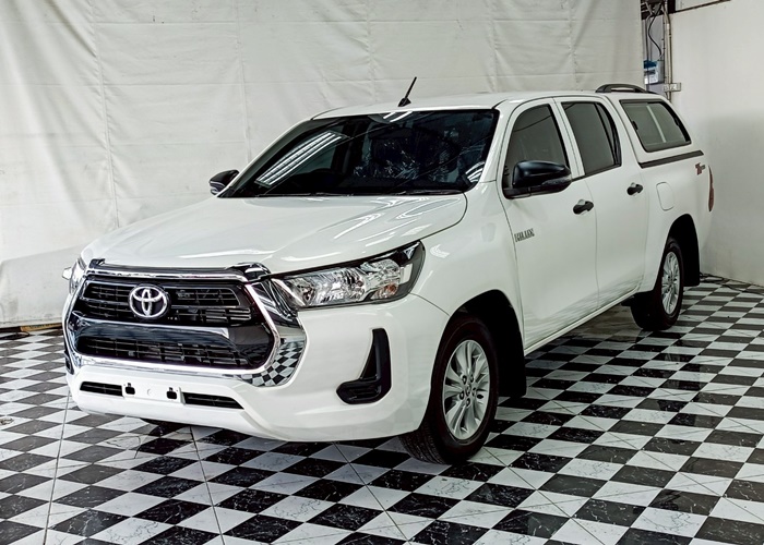 TOYOTA Hilux