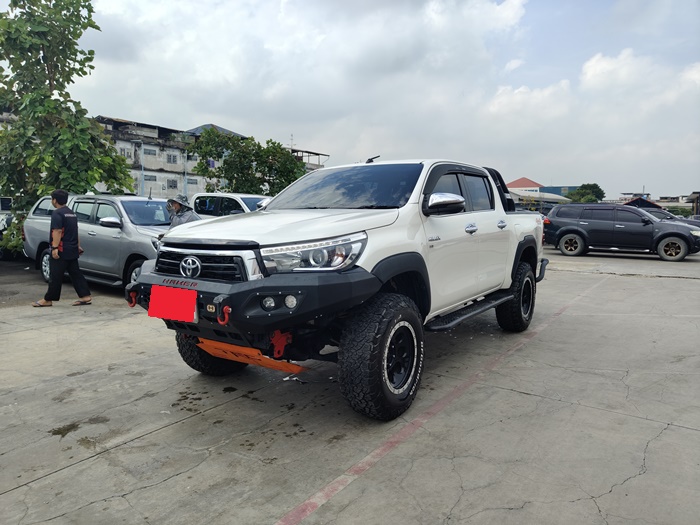 TOYOTA Hilux