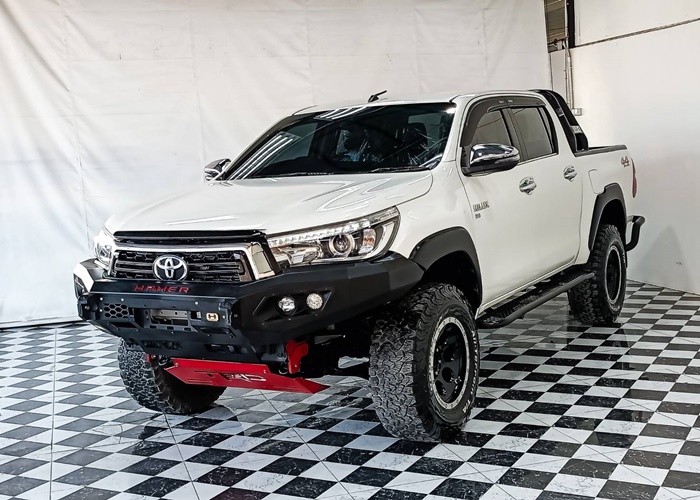 TOYOTA Hilux