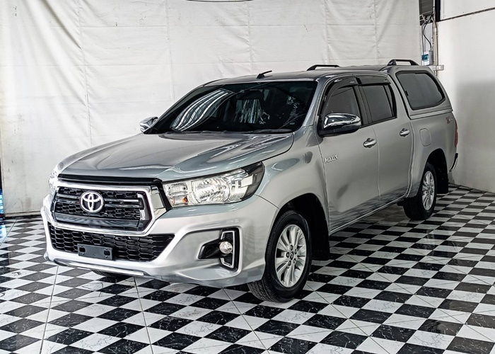 TOYOTA Hilux