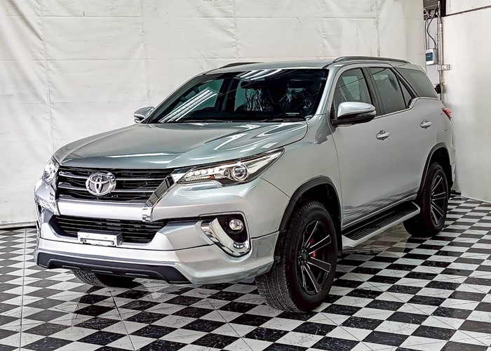 TOYOTA Fortuner