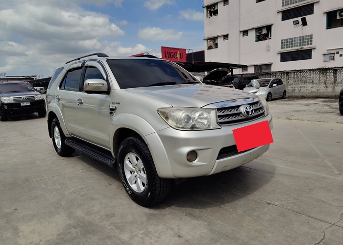 TOYOTA Fortuner